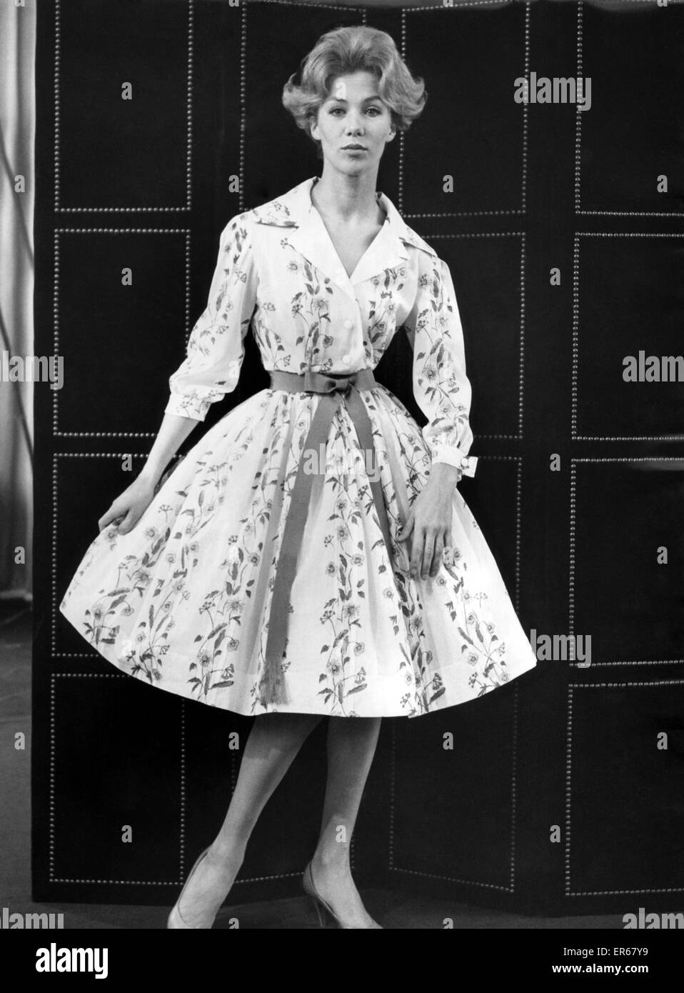 La mode française. Février 1959 P025332 Banque D'Images
