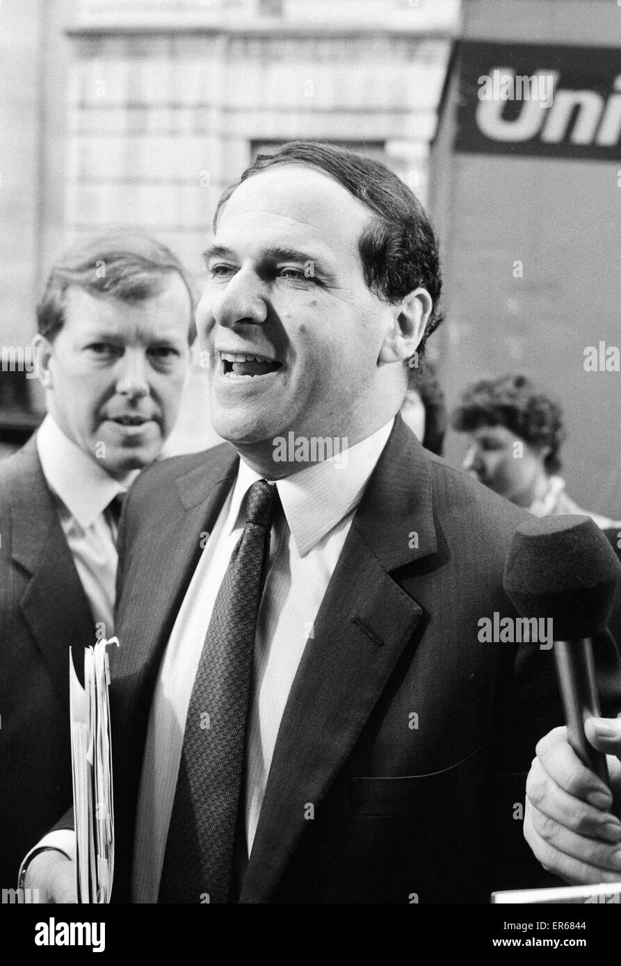 Le commerce et l'Industrie Secrétaire Leon Brittan arrive à la Royal Society of Arts de Londres pour le lancement officiel de l'année 1986 de l'industrie. 16 janvier 1986. Banque D'Images