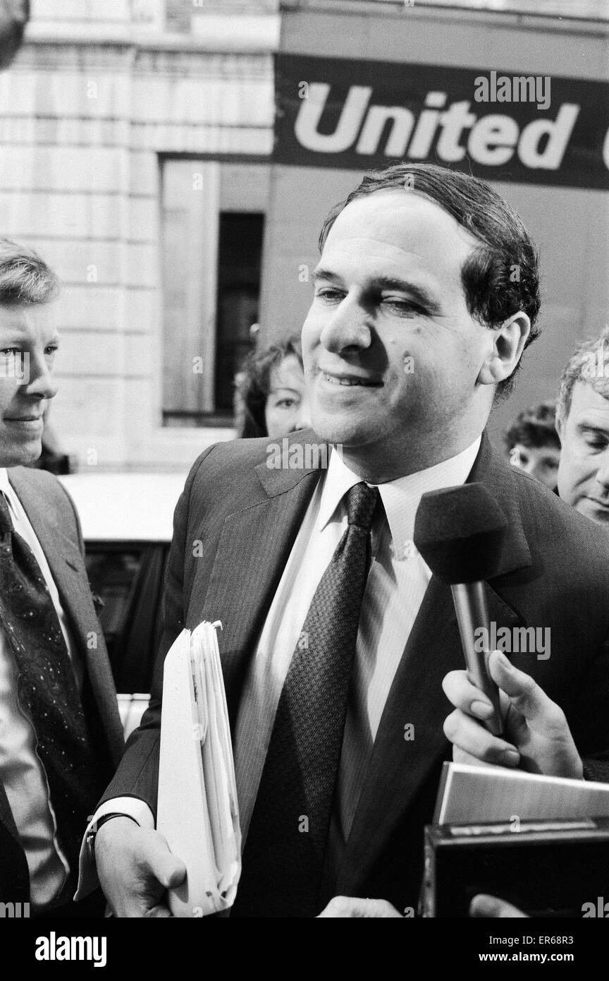 Le commerce et l'Industrie Secrétaire Leon Brittan arrive à la Royal Society of Arts de Londres pour le lancement officiel de l'année 1986 de l'industrie. 16 janvier 1986. Banque D'Images