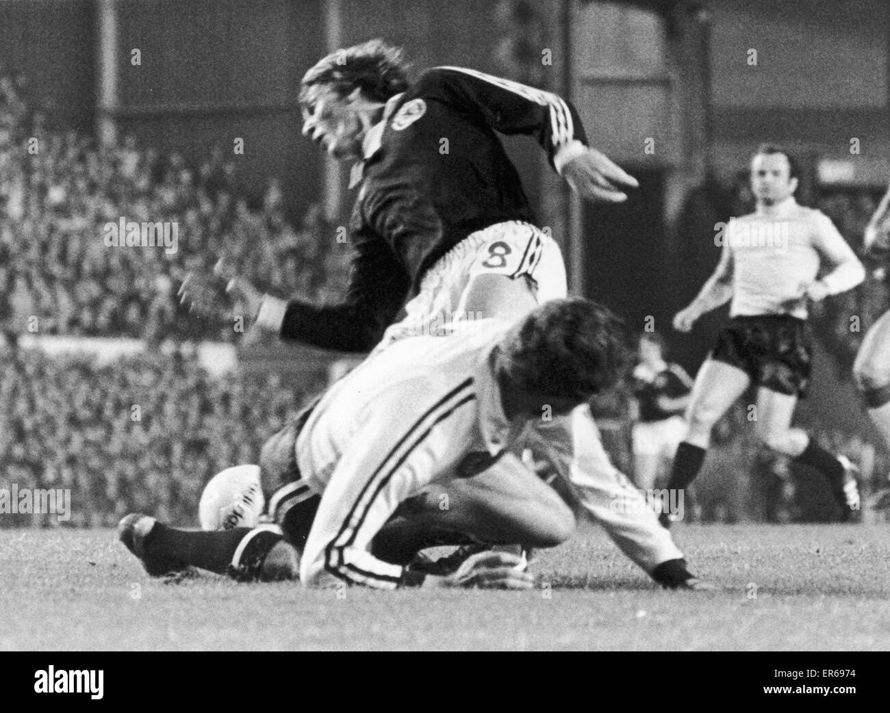 L'Écosse jusqu'à la finale de la Coupe du monde. L'équipe de football Ecosse avancé pour la finale de la Coupe du Monde en Argentine en 1978, après une belle victoire 2-0 sur Le Pays de Galle, à Anfield. Mais le vicotry a été marquée par la violence des fans sur les terrasses- 100 personnes ont été arres Banque D'Images