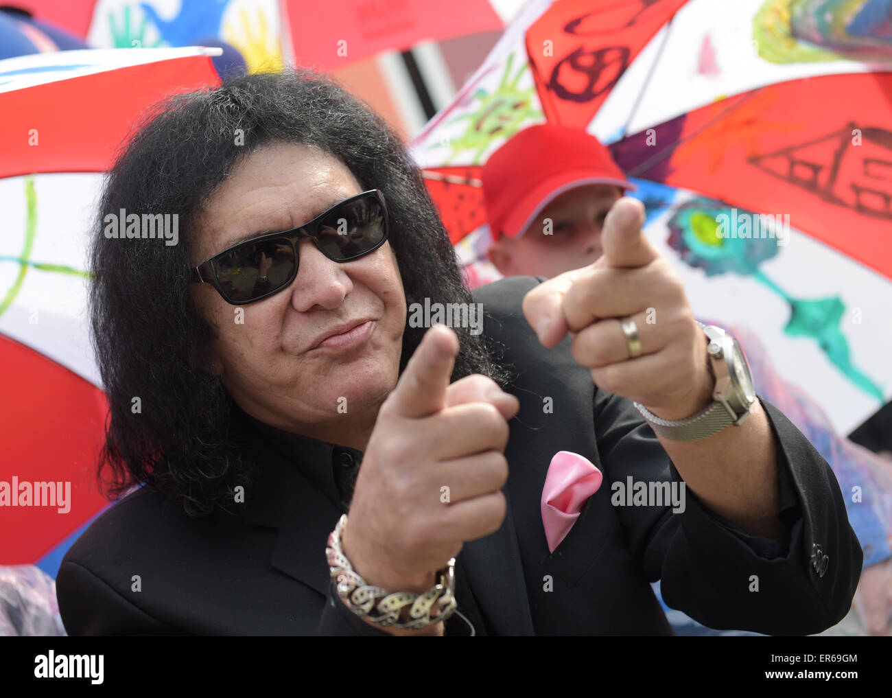 Berlin, Allemagne. 28 mai, 2015. Gene Simmons, le chanteur du groupe Kiss nous pose à la FEZ-Berlin, les jeunes enfants, et la famille de Berlin, Allemagne, 28 mai 2015. Simmons dans le monde des défenseurs de l'égard des enfants. Un International Children's Festival aura lieu à FEZ-Berlin du 30 mai au 01 juin 2015. Le groupe Kiss se produira à Berlin le 03 juin 2015. Photo : RAINER JENSEN/dpa/Alamy Live News Banque D'Images