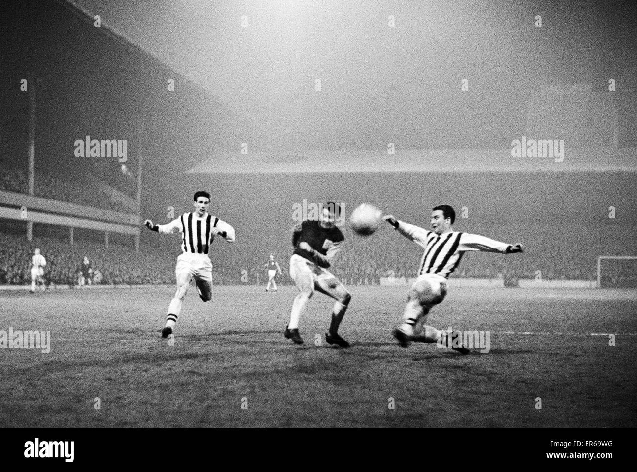 Finale de coupe de Ligue Premier match aller à Upton Park. West Ham United v West Bromwich Albion 2 1. (WBA a gagné 5-3 sur l'agrégat). Action de la correspondance. 9 mars 1966. Banque D'Images