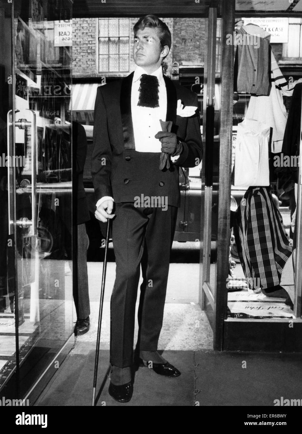 Men's Fashion designer, "Lord John" lance le Regency rechercher "printemps '66'. 'Lord John's' Carnaby Street boutique va vendre le nouveau modèle plus tard cette année. Ex-Saville sur mesure Ligne, Charles Emm, quatre-vingt ans a fourni les idées de style. Po Banque D'Images