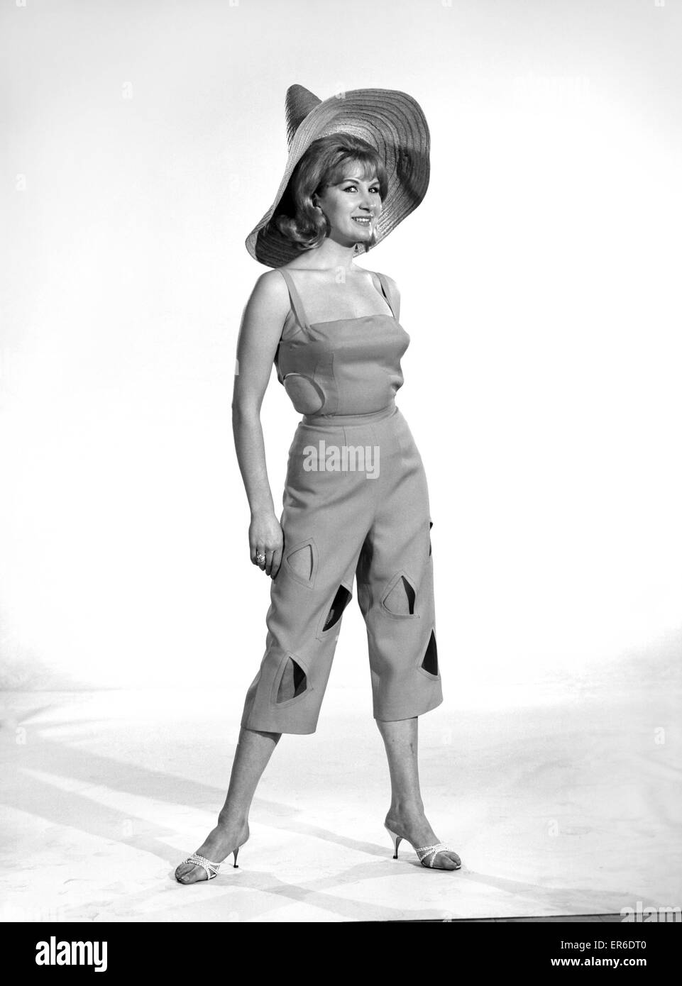 Vêtements : vêtements : Sous-vêtements : Caron Gardner, les culottes de  soutien-gorge de modélisation et de bretelles. Novembre 1963 E496 Photo  Stock - Alamy
