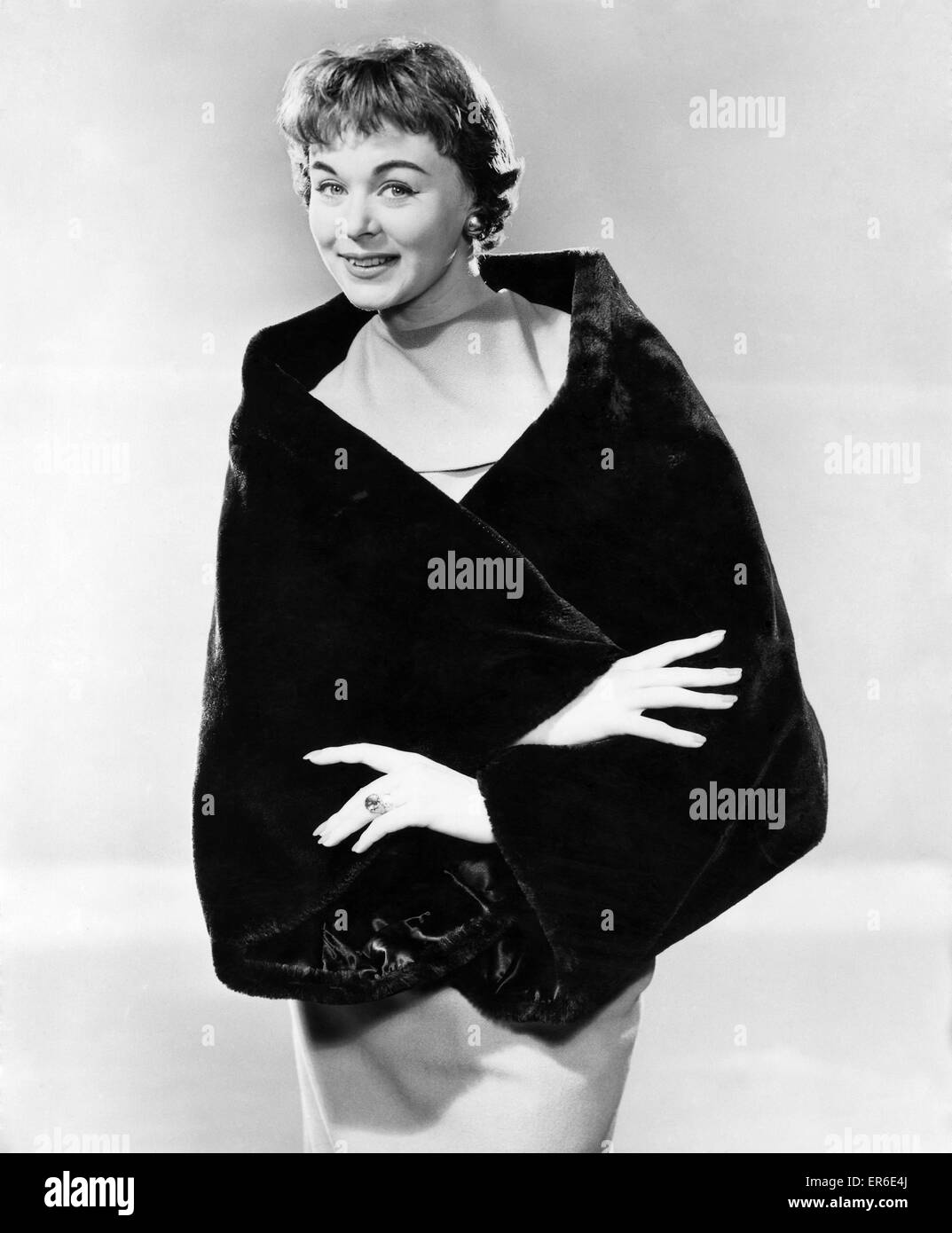 Les vêtements Fashion 1957 : Modèle Jackie Jackson. Décembre 1957 P021514 Banque D'Images