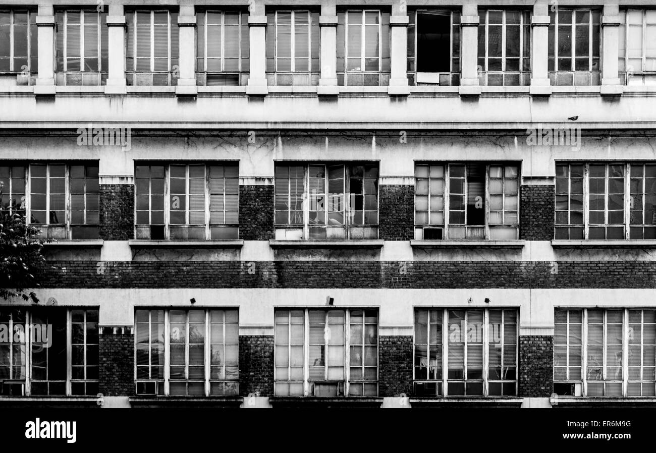 Fenêtres délabrées Banque D'Images