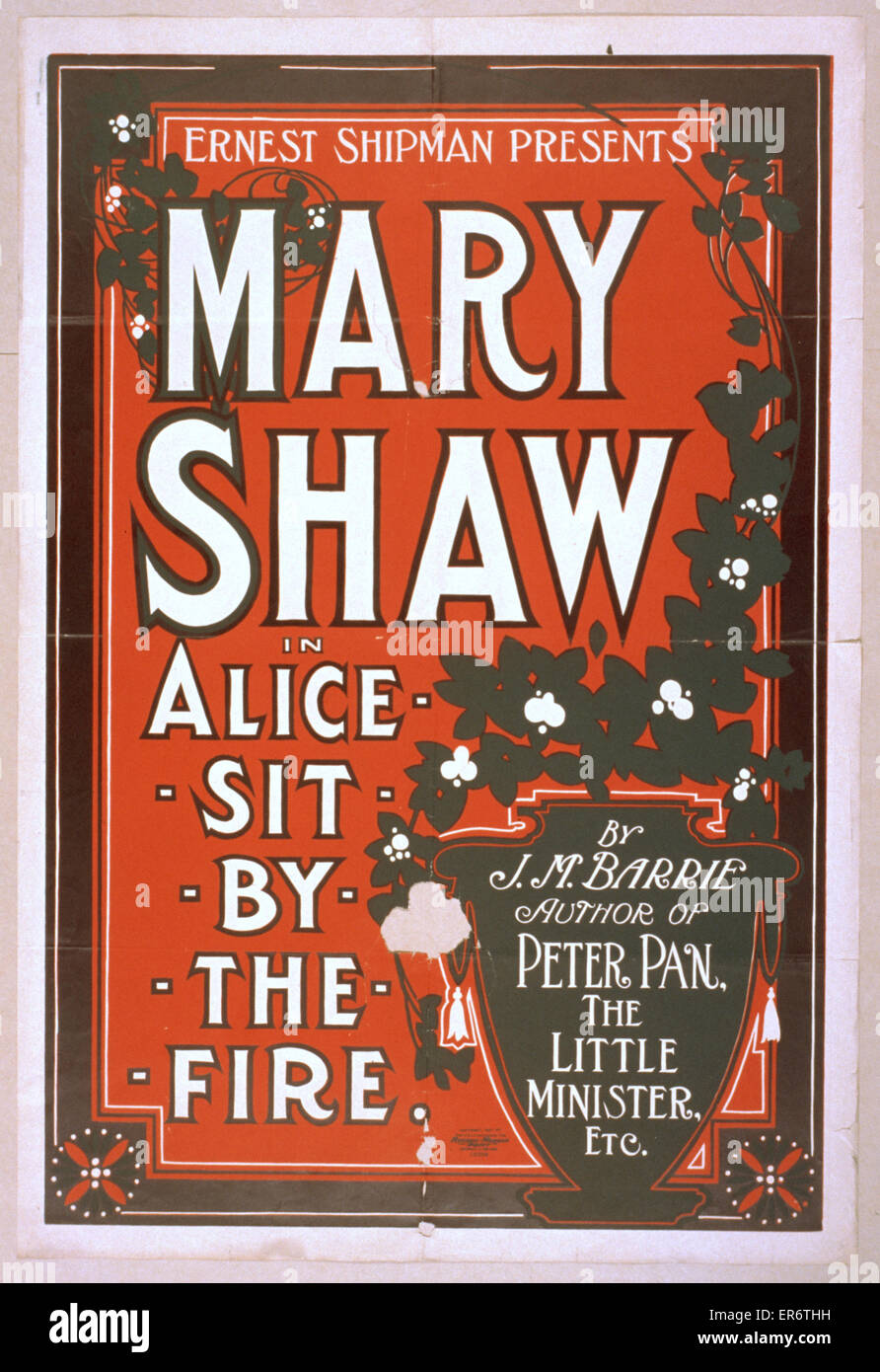 Ernest Shipman présente Mary Shaw à Alice assis près du feu b Banque D'Images