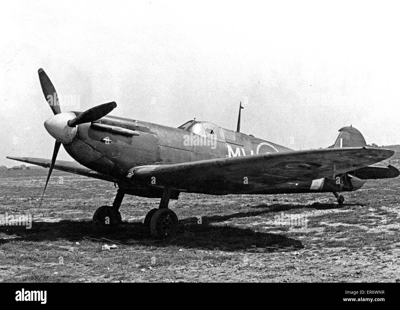 MV SPITFIRE-K (R6883) de 600 Squadron RAF à l'été 1943. Photo Eric Spencer Banque D'Images