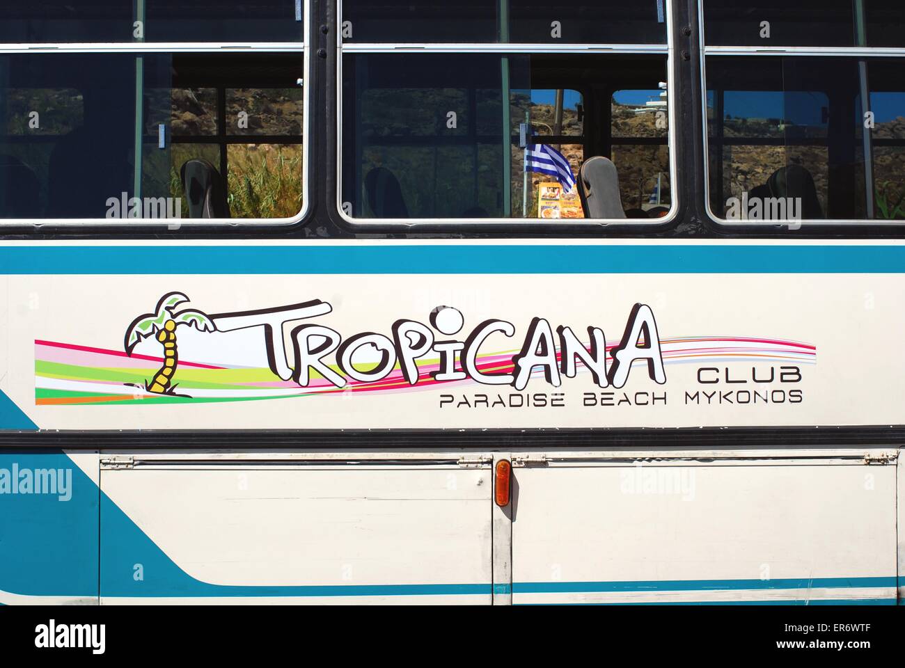 Bus public pour Paradise Beach à Mykonos, Grèce. Club Tropicana. Banque D'Images