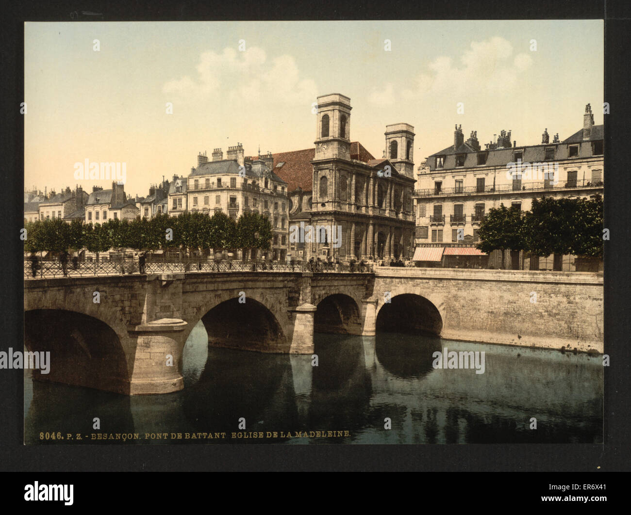 Le pont tournant et l'église de la Madeleine, Besançon, France le Banque D'Images