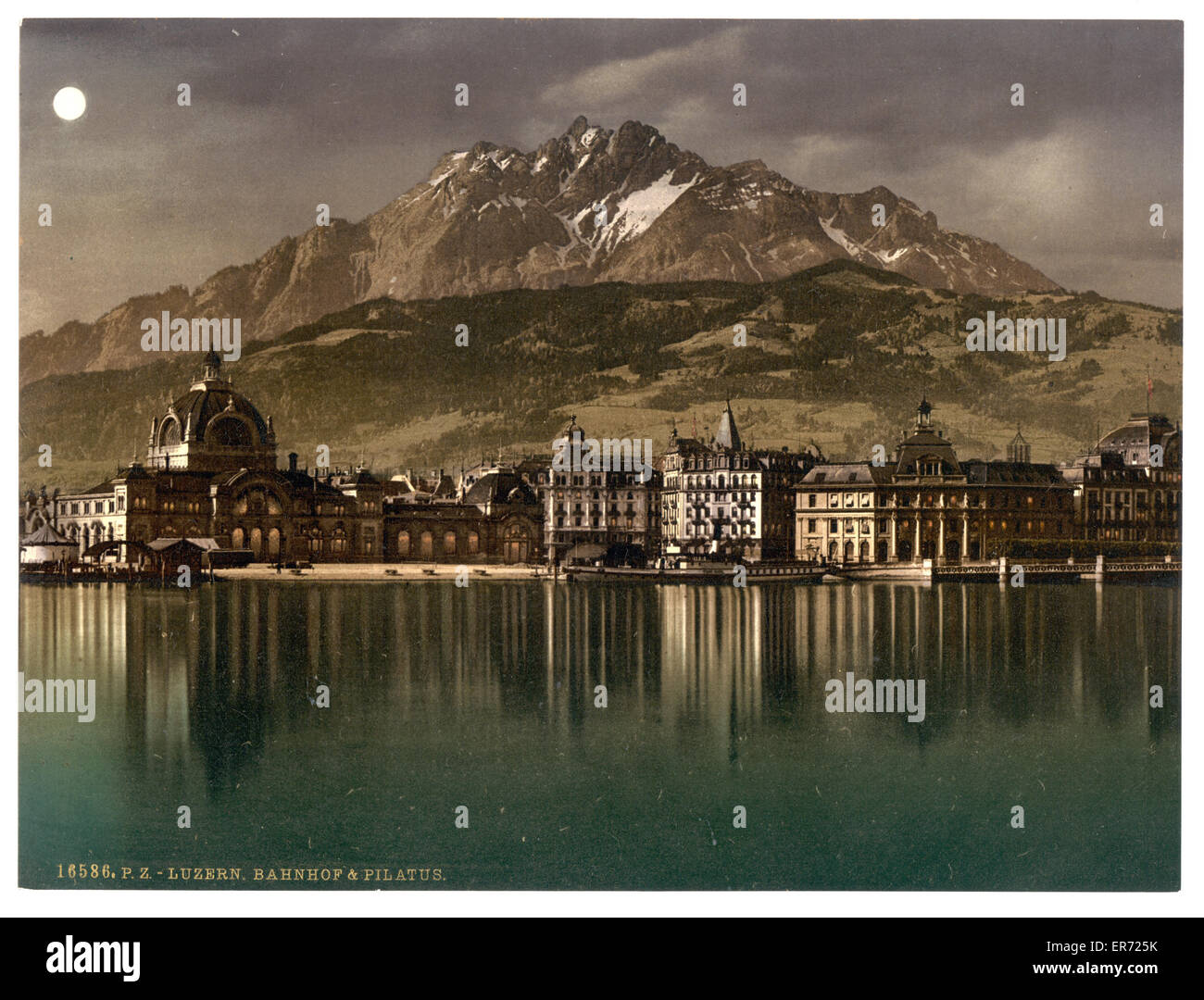 Gare et Pilatus au clair de lune, Lucerne, Suissela Banque D'Images