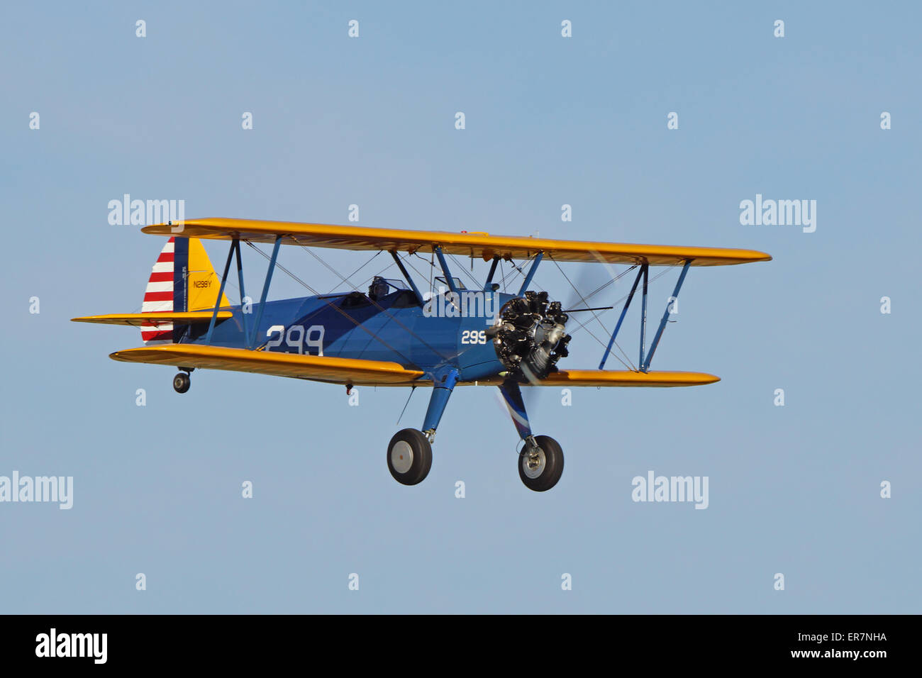 Vintage biplan vol d'un avion à 2015 Spectacle aérien de Planes of Fame Banque D'Images