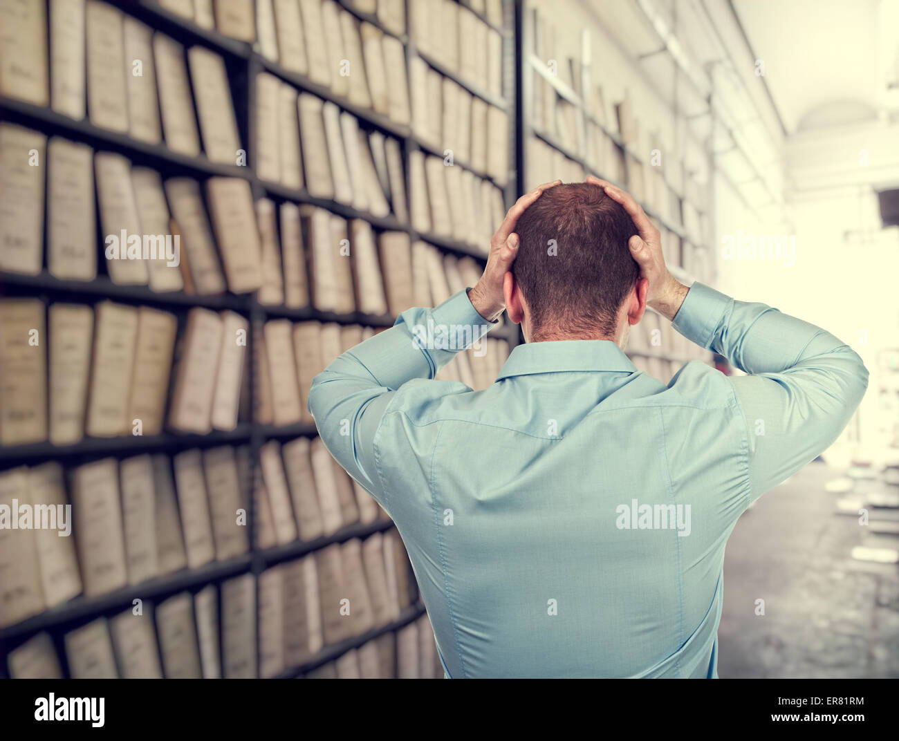 Homme désespéré et malpropre archive Banque D'Images