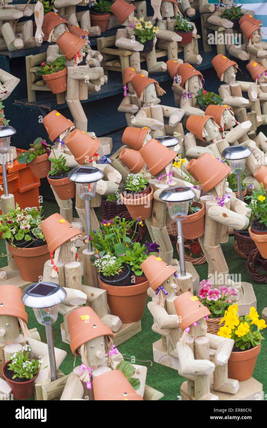 Flowerpot men d'ornements de jardin à vendre à Weymouth en mai Banque D'Images