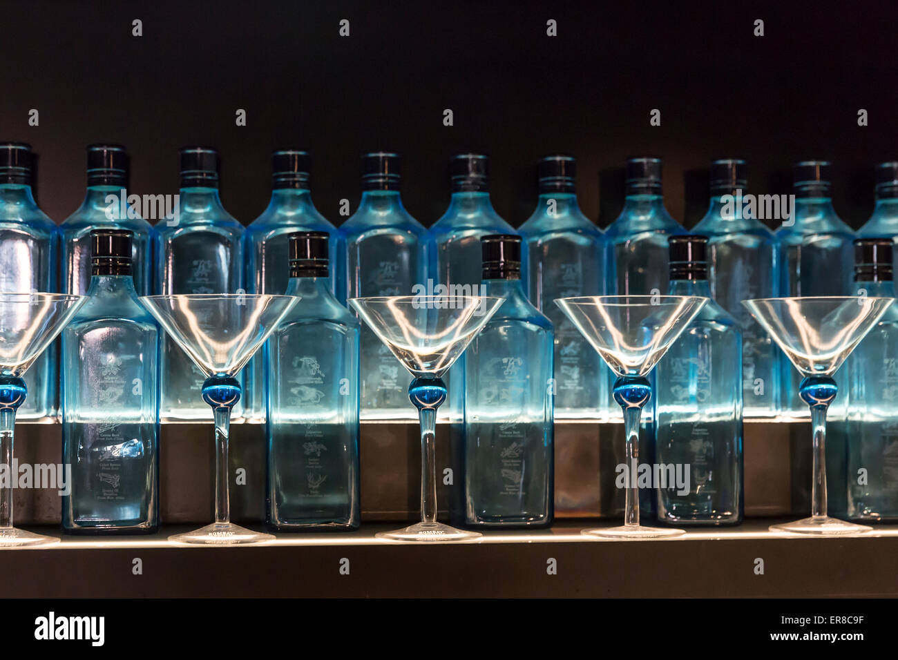 Boutique de Gin Bombay Sapphire, Distillery Visitor Centre, Laverstoke, Hampshire, England, UK. Banque D'Images
