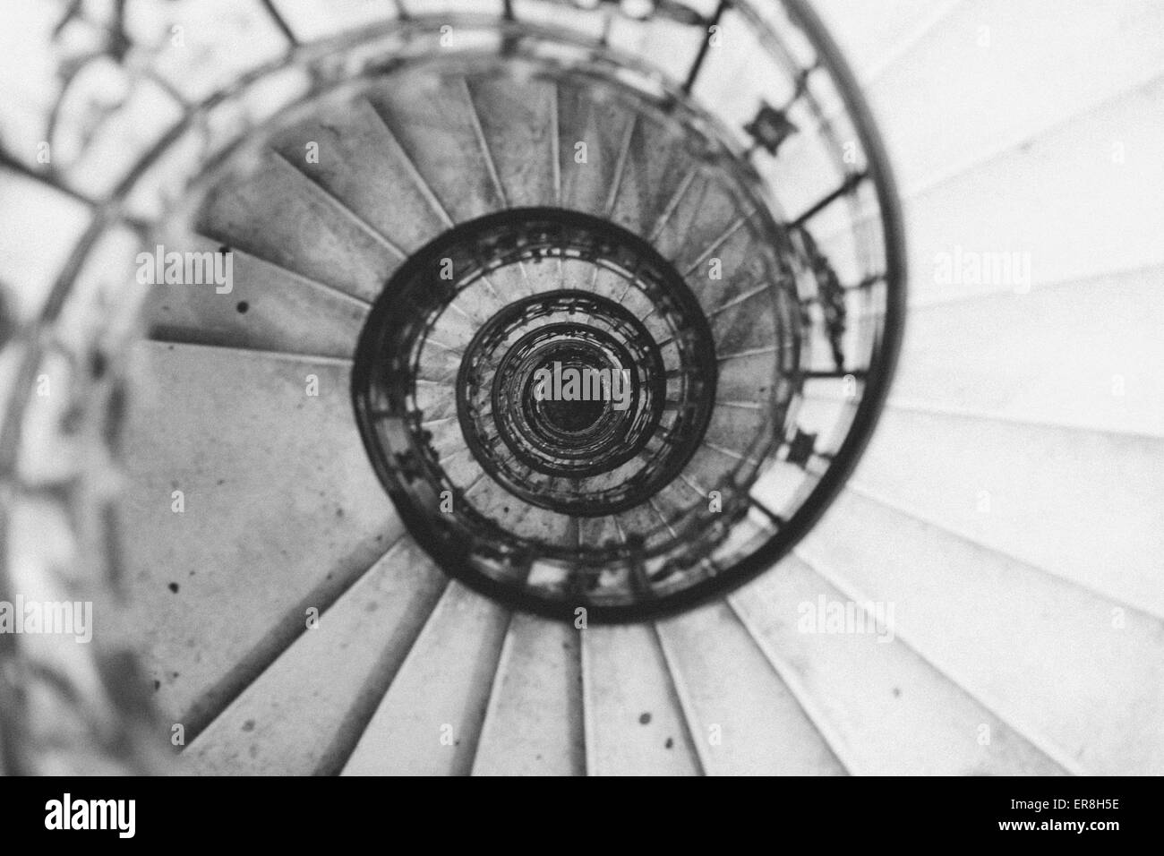 Tourné directement au-dessus de l'escalier en spirale dans la basilique Saint-Étienne Banque D'Images