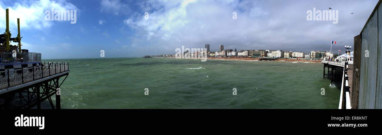 Brighton à Brighton Pier, drapeau France, Panorama, composition de 6 images Banque D'Images