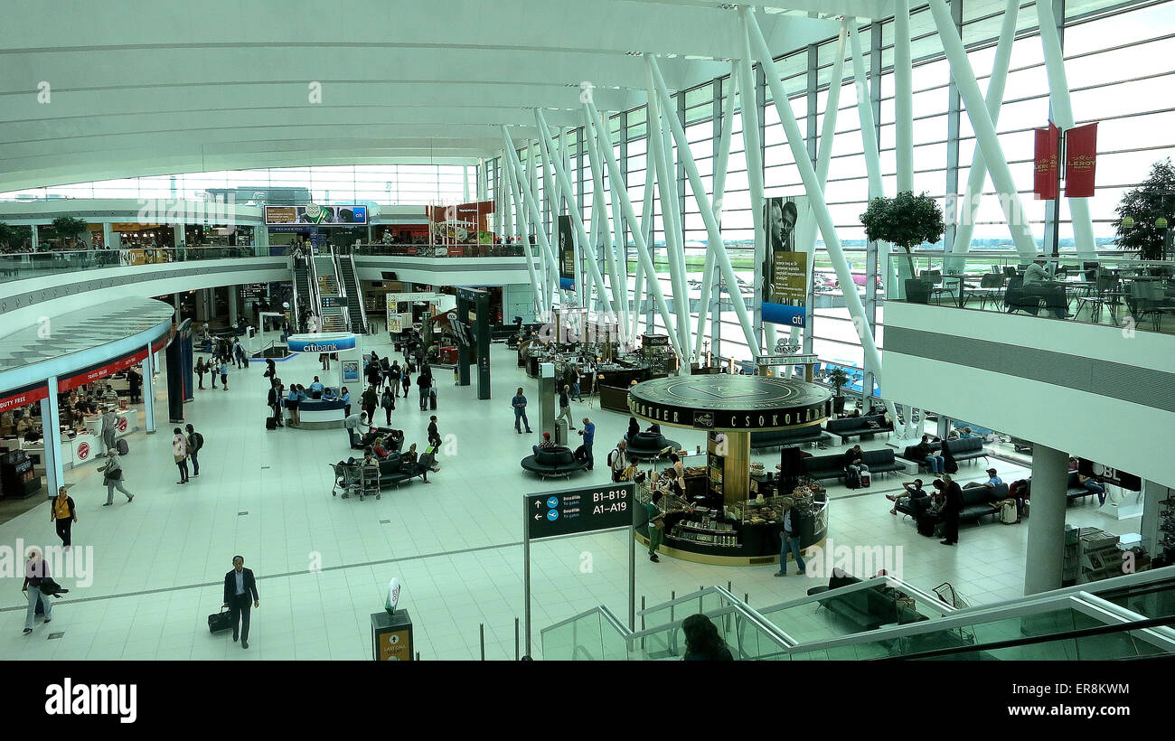 Intérieur de l'aéroport international Ferenc Listz Budapest Hongrie Banque D'Images