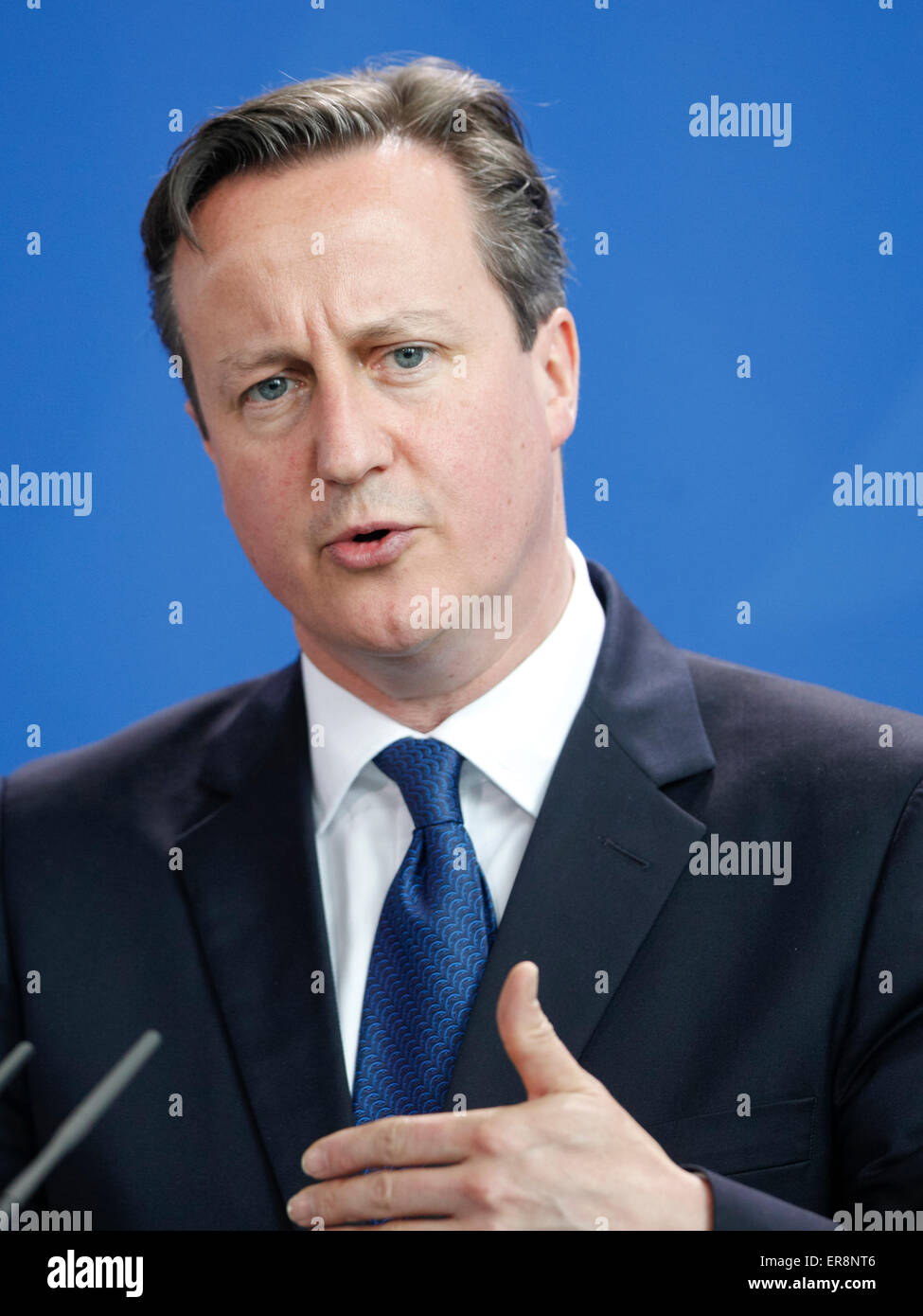 Berlin, Allemagne. 29 mai, 2015. Le Premier ministre britannique Cameroni, et la Chancelière allemande Angela Merkel lors d'une conférence de presse commune à la chancellerie allemande à Berlin, Allemagne, le 29 mai, 2015. / Photo : David Cameron, Premier Ministre britannique parle de côté Merkel au cours de conférence de presse à Berlin. Credit : Reynaldo Chaib Paganelli/Alamy Live News Banque D'Images