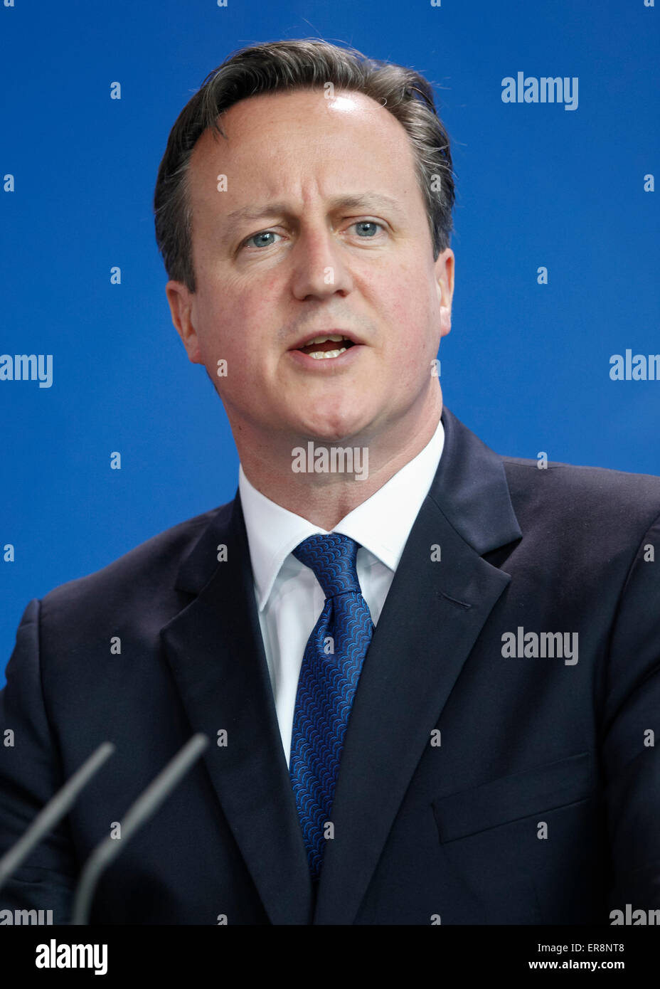 Berlin, Allemagne. 29 mai, 2015. Le Premier ministre britannique Cameroni, et la Chancelière allemande Angela Merkel lors d'une conférence de presse commune à la chancellerie allemande à Berlin, Allemagne, le 29 mai, 2015. / Photo : David Cameron, Premier Ministre britannique parle de côté Merkel au cours de conférence de presse à Berlin. Credit : Reynaldo Chaib Paganelli/Alamy Live News Banque D'Images