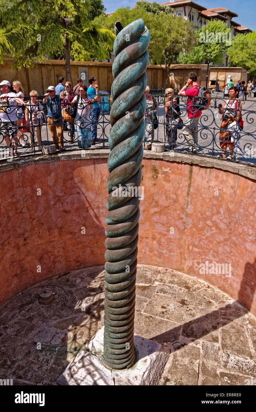 Le Serpent à l'origine de la colonne 4ème siècle BC grecque à l'Hippodrome, Sultanahmet, Istanbul, Turquie. Banque D'Images