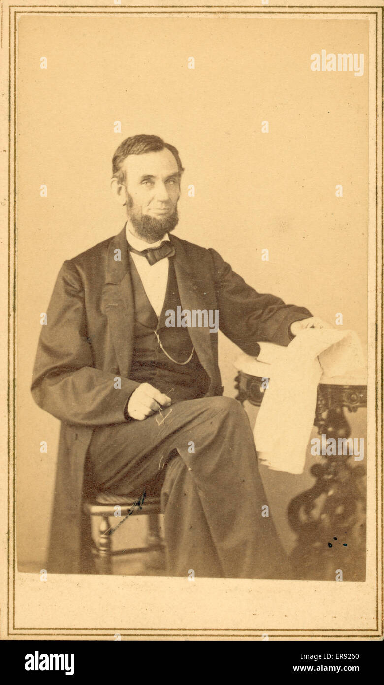 Abraham Lincoln, président des États-Unis. Portrait assis, tenant le verre Banque D'Images
