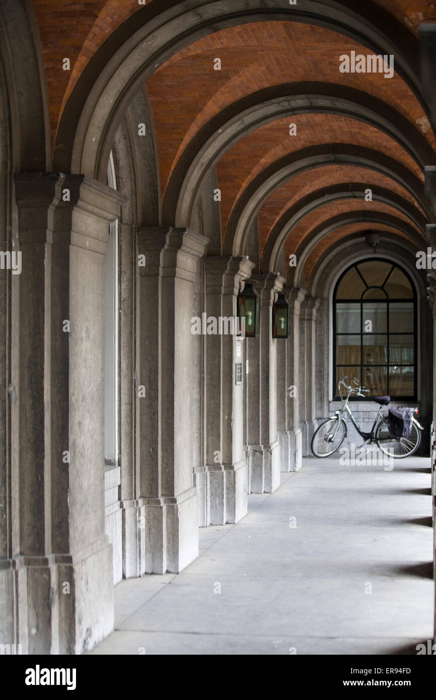 Arches dans le Binnenhof de La Haye aux Pays-Bas Banque D'Images