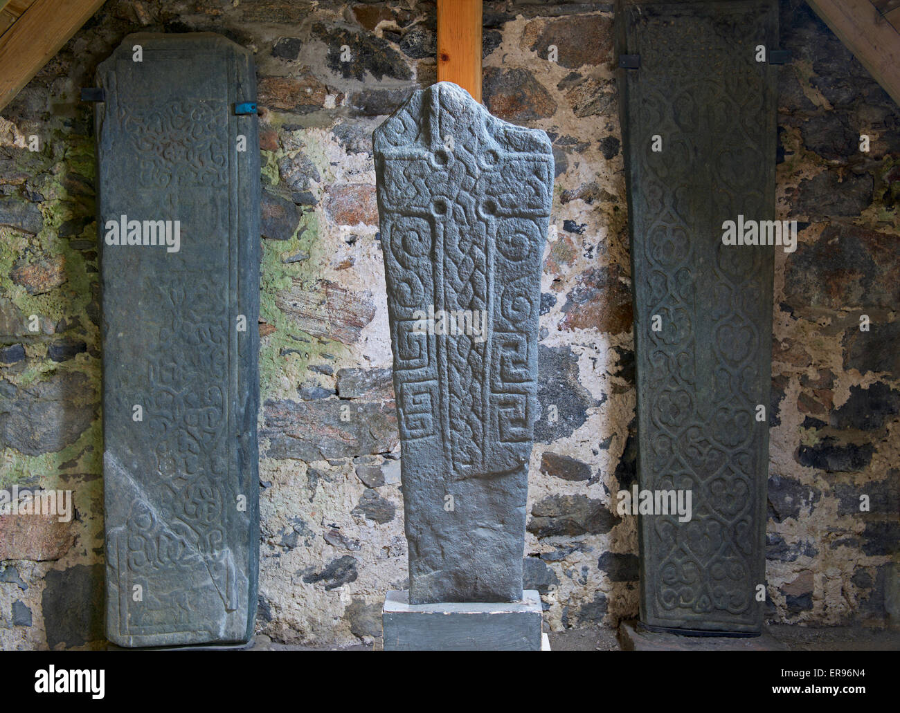 Pierre à l'intérieur de la réplique de la chapelle nord de l'église St Barr sur l'île de Barra, Hébrides extérieures, en Écosse, Royaume-Uni Banque D'Images