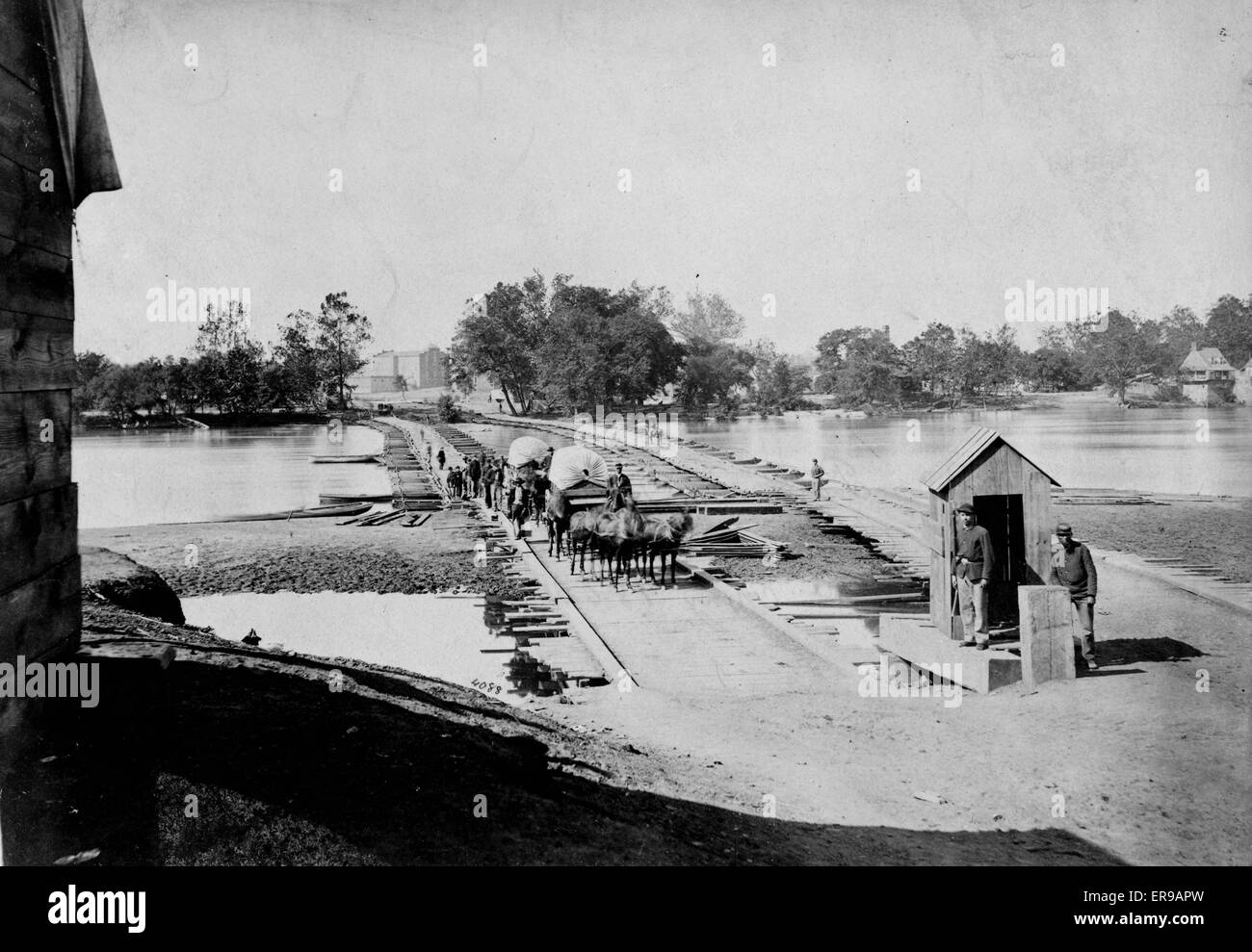 Ponts de ponton traversant la rivière James à Richmond, en Virginie Avril 1 Banque D'Images