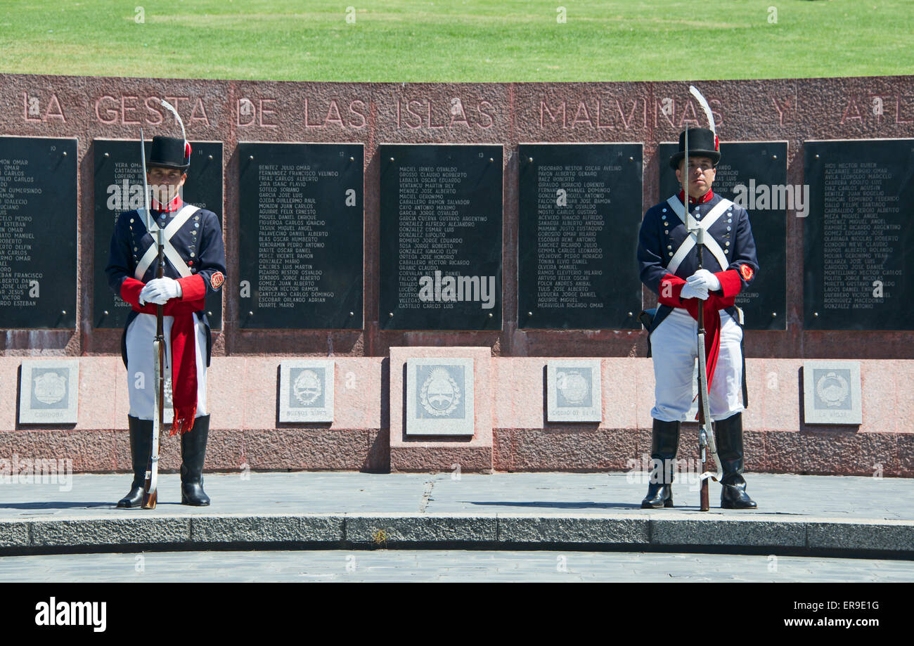 Deux gardes Falklands War Memorial Plaza San Martin Buenos Aires Retiro Plaza San Martin Retiro Banque D'Images