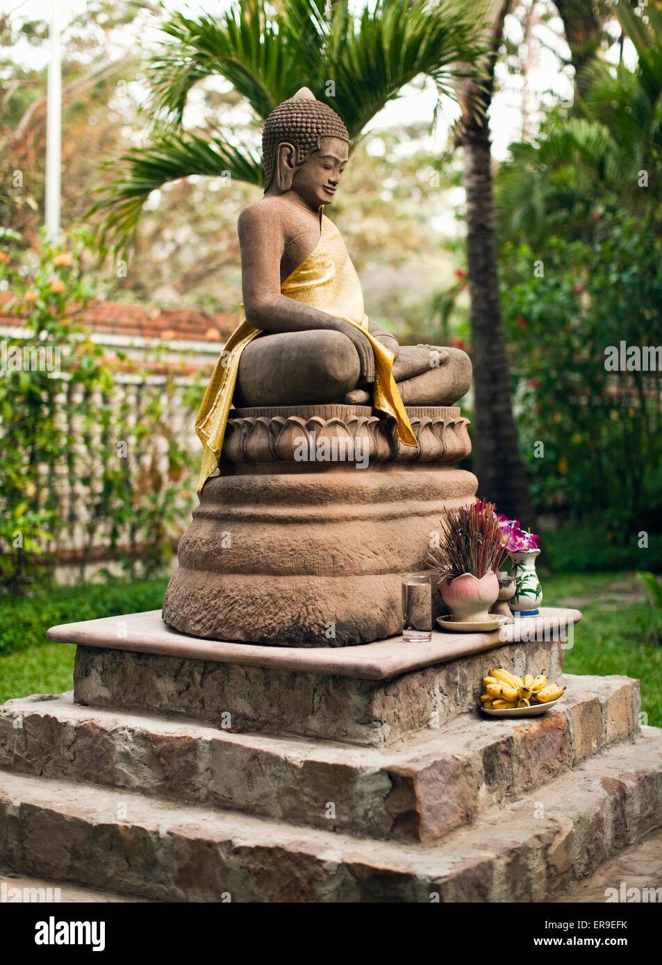 Statues de Bouddha dans la station jardin de la residence d'Angkor, Siem Reap, Cambodge. Banque D'Images