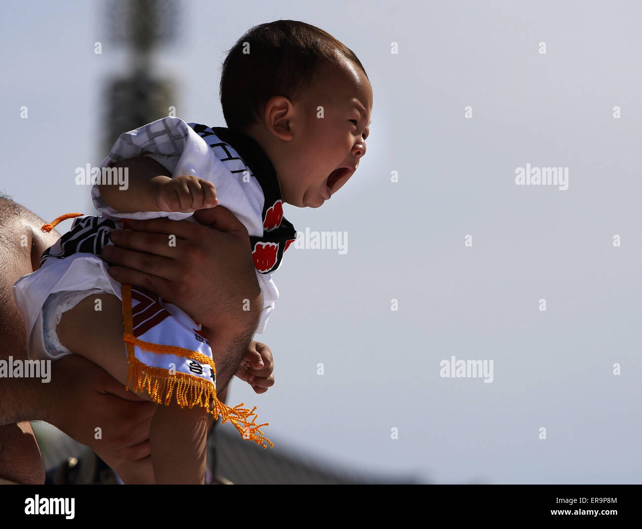 Tokyo Japon 30 Mai 15 Un Bebe Prend Part A Baby Cry Competition Sumo Au Temple Sensoji A Tokyo Japon Le 30 Mai 15 Environ 1 Enfants Ont Participe Au Concours Tenu A
