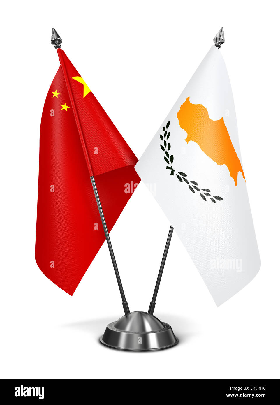 La Chine et Chypre - drapeaux miniatures isolé sur fond blanc. Banque D'Images