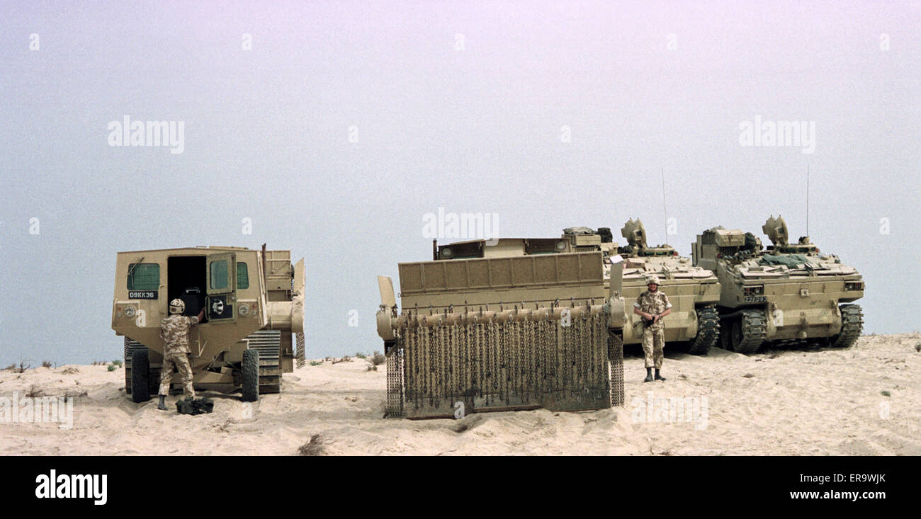 14 janvier 1991. Véhicules de déminage de l'Armée britannique Aardvark JSFU lors de l'exercice au nord de Dhahran en Arabie Saoudite. Banque D'Images