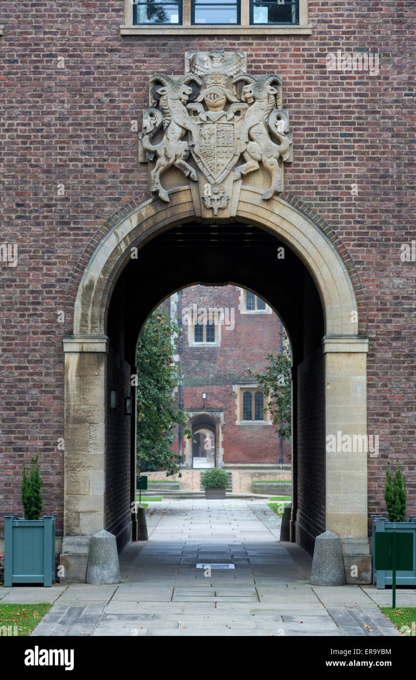 Royaume-uni, Angleterre, Cambridge. Gate à St John's College. Banque D'Images