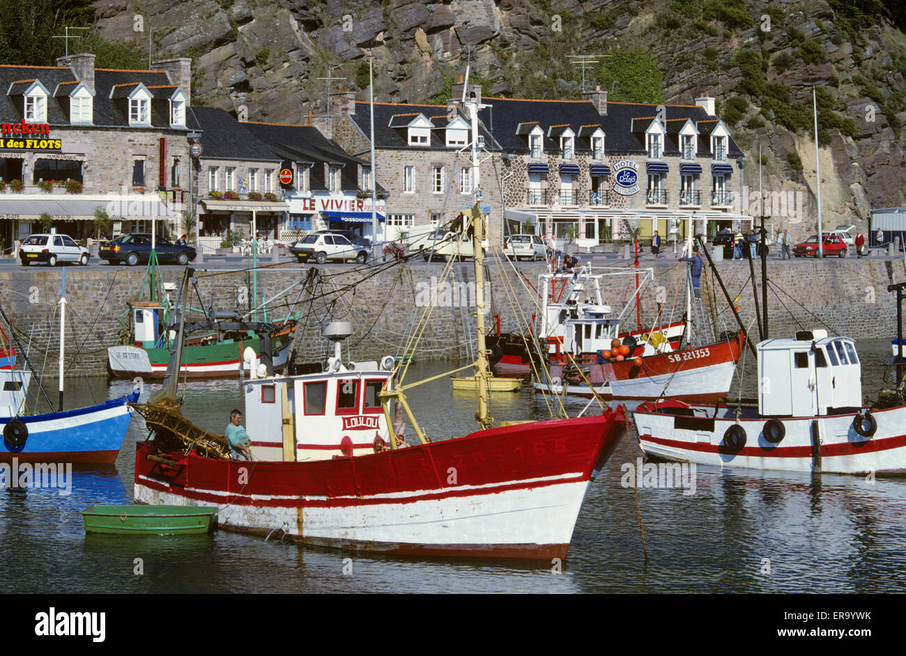Bateaux de pêche au port, Erquy, Côtes d'Armor, Bretagne, France, Europe Banque D'Images