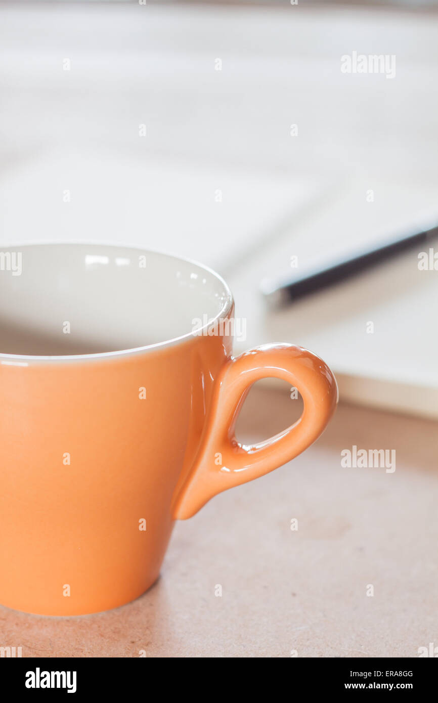 Stylo et carnet à spirales avec tasse à café, stock photo Banque D'Images