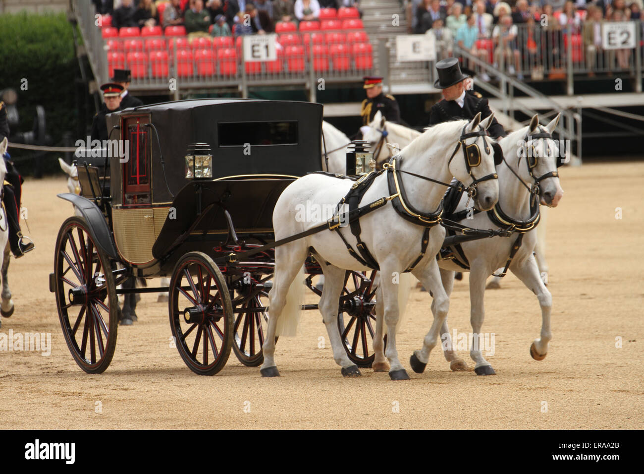 Londres, Royaume-Uni. 30 mai 2015. Une calèche vide à la garde des chevaux lors du grand général pour l'examen. L'événement, est une répétition de la parade de la cérémonie des couleurs qui vient à échéance le 14 juin 2014 et marque la seconde de la reine deux anniversaires. 14 juin, est la version officielle, son anniversaire est le 21 avril. Crédit : david mbiyu/Alamy Live News Banque D'Images