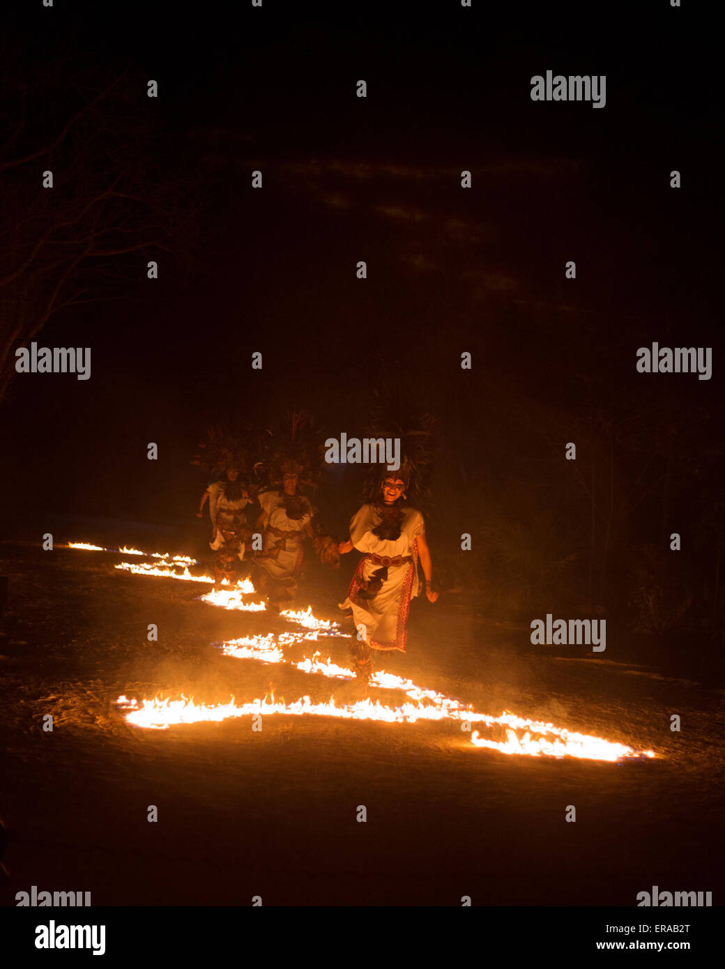 Les femmes mayas en cérémonie du feu de la vie, Riviera Maya Banque D'Images