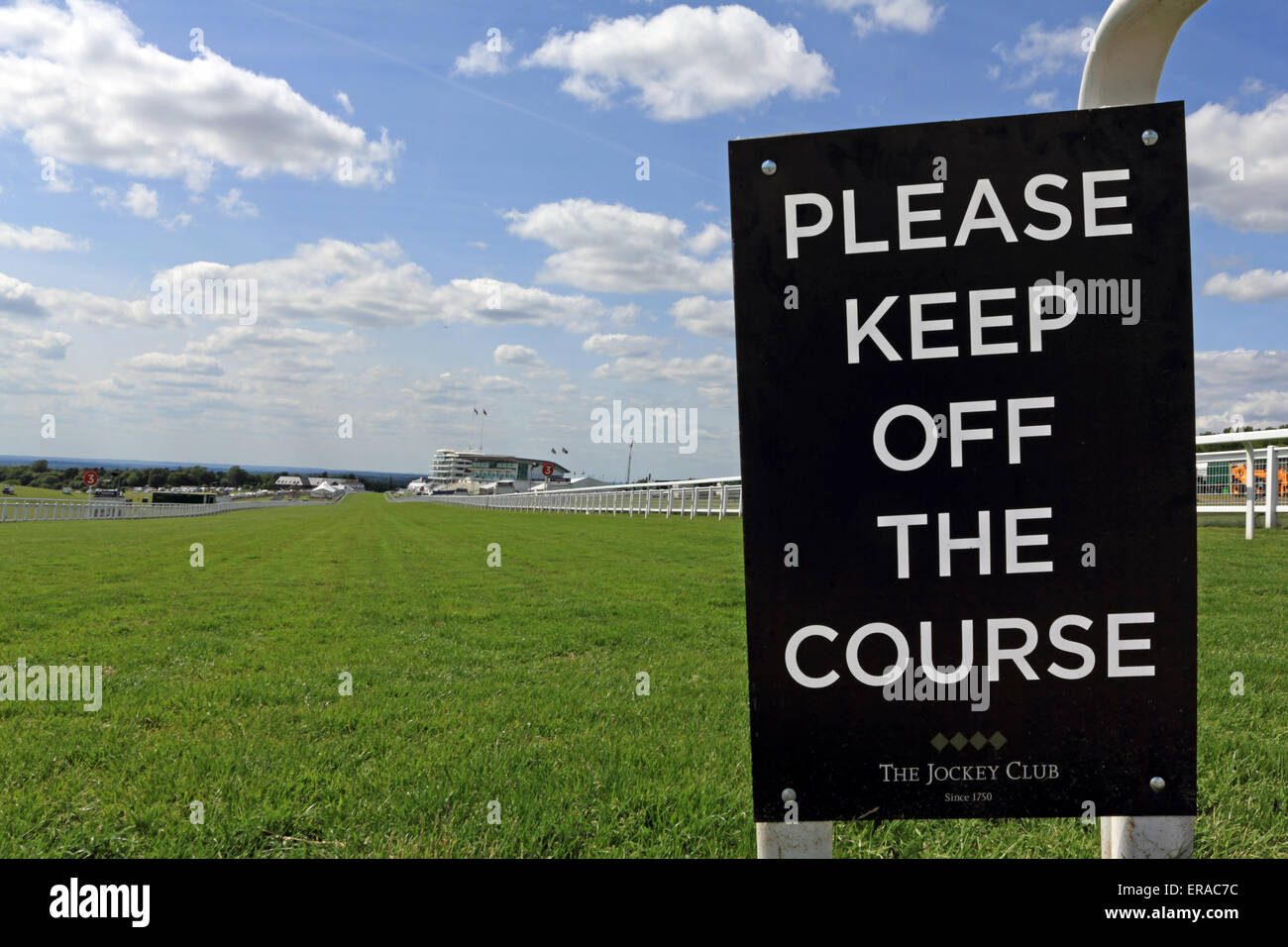 Epsom Downs, Surrey, Angleterre. 30 mai 2015. Avec plus qu'une semaine avant la course du Derby, la course est à l'immaculée à Epsom Downs, Surrey. Les préparatifs vont bon train pour la course d'Epsom à samedi prochain le 6 juin, à la nouvelle heure de 16h30. C'est la course de chevaux, les plus riches et les plus prestigieux du pays de cinq classiques et a été la première exécution en 1780. Il est régulièrement fréquenté par la reine et les autres membres de la famille royale. Credit : Julia Gavin UK/Alamy Live News Banque D'Images