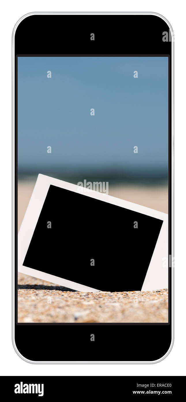 Retro vide Instant Photos sur le sable de la plage en été sur smartphone Banque D'Images