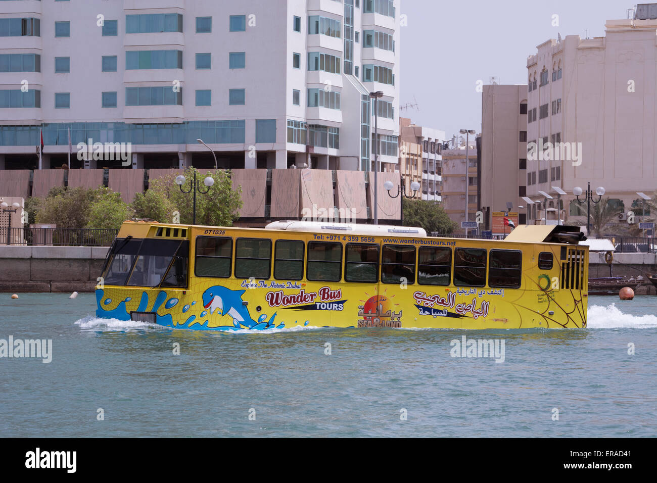 Emirats Arabes Unis, Dubaï. Wonder Bus Tour (bateau de canard) sur la Crique de Dubaï. Banque D'Images