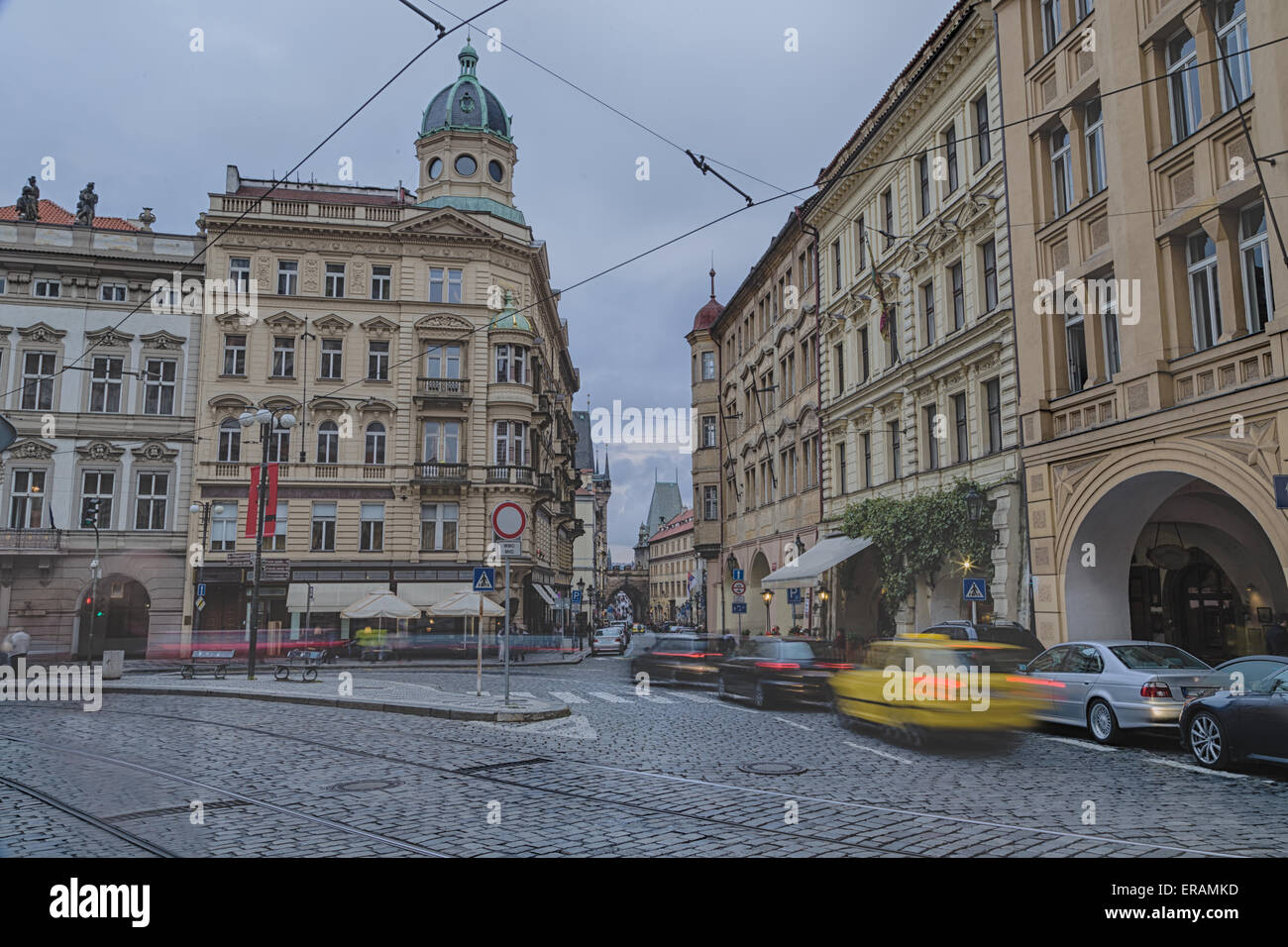 Les rues et les bâtiments de Mala Strana à Prague Banque D'Images