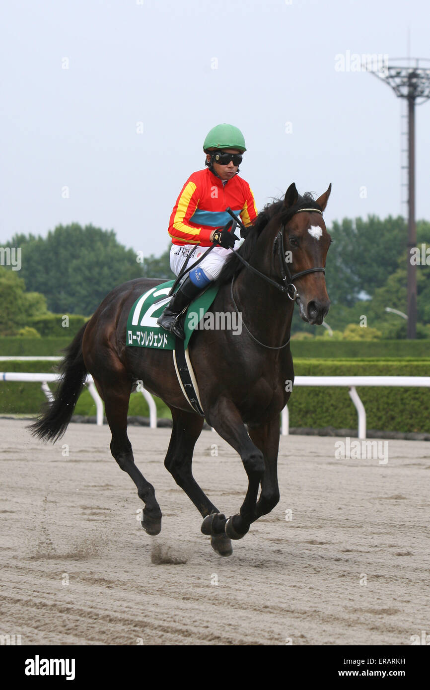 Kyoto, Japon. 23 mai, 2015. Légendes romaines (Yasunari Iwata) les courses de chevaux : Légendes romaines montée par Yasunari Iwata avant l'Hippodrome de Kyoto à Enjeux Heian à Kyoto, au Japon . © Eiichi Yamane/AFLO/Alamy Live News Banque D'Images