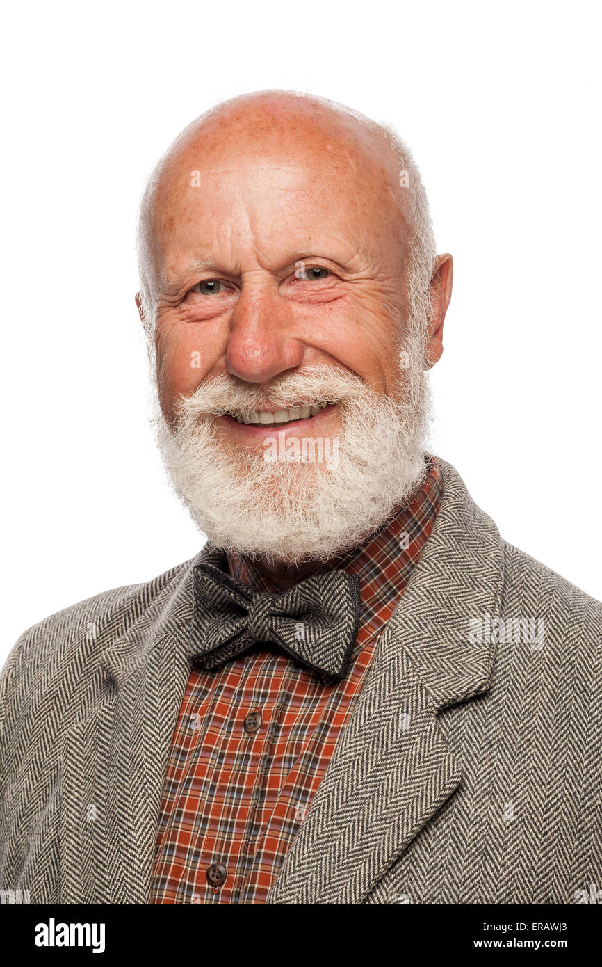 Vieil homme avec une grande barbe et un sourire sur fond blanc Photo ...