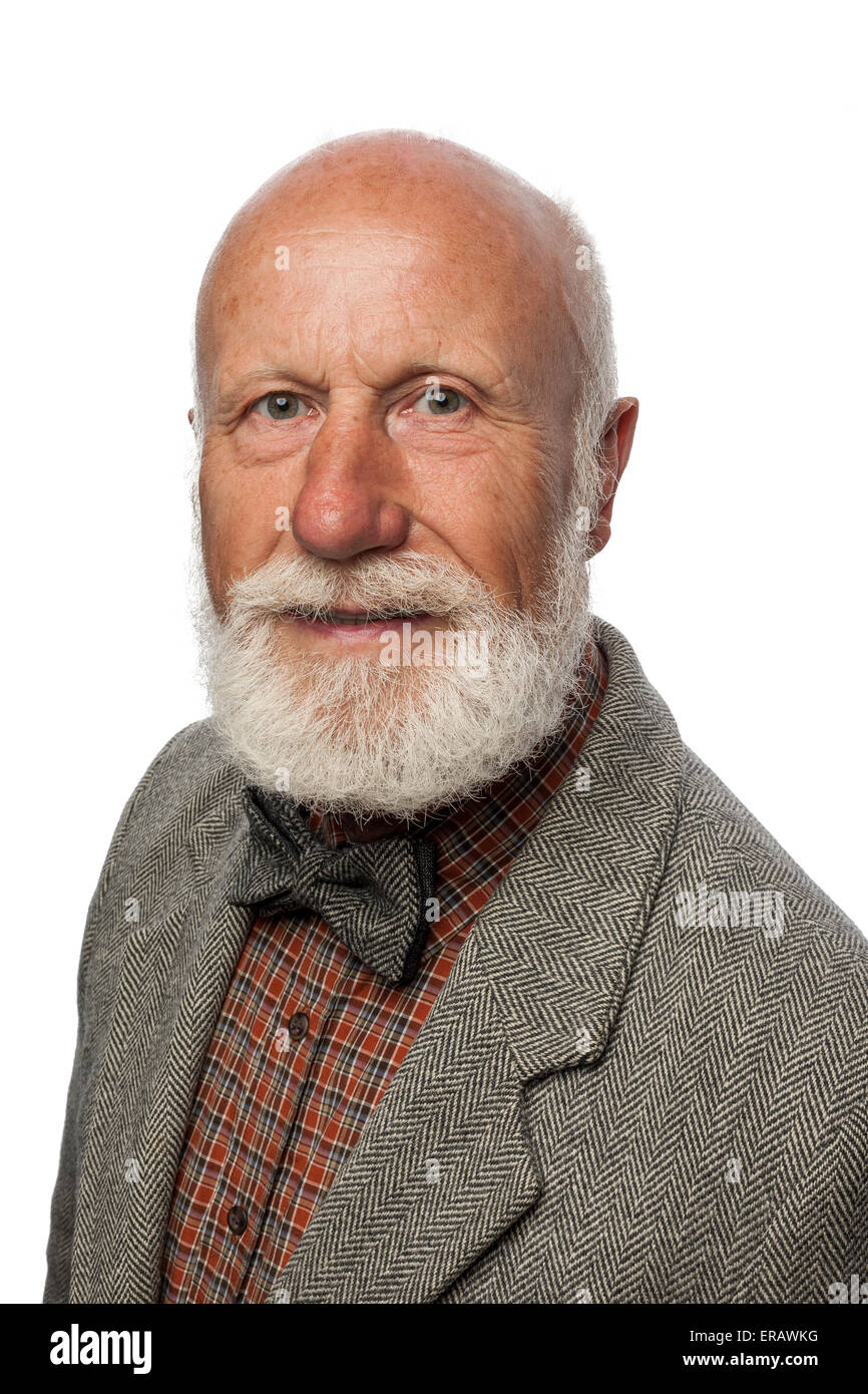 Vieil homme avec une grande barbe et un sourire sur fond blanc Photo ...