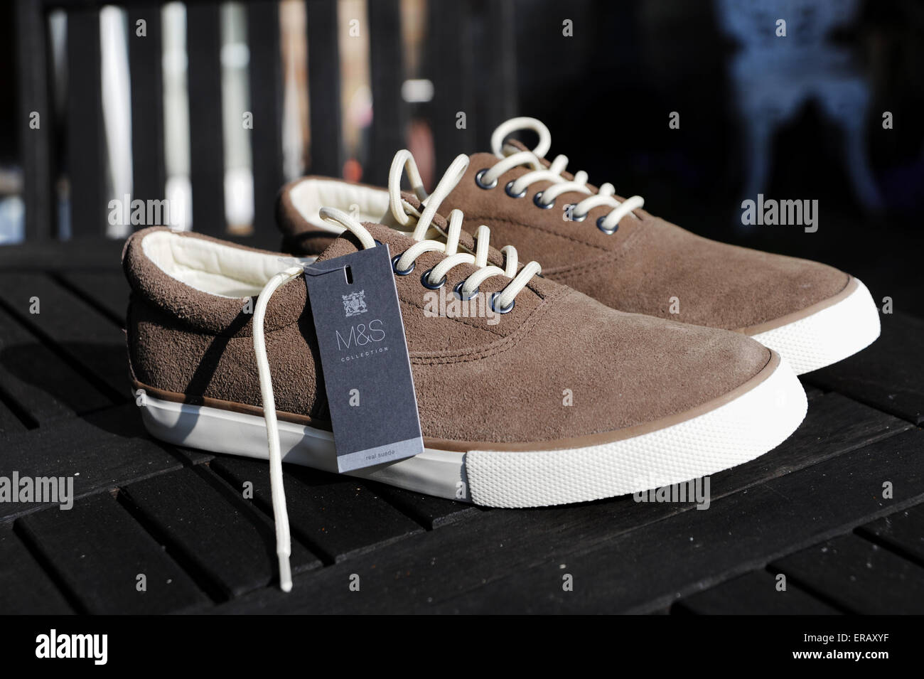 Mens dentelle fashion chaussures d'été à partir de la M&S departmet Marks &  Spencer store FRANCE Photo Stock - Alamy