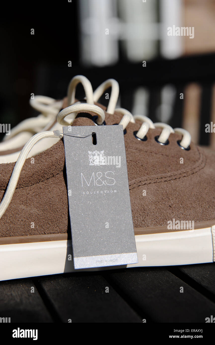 Mens dentelle fashion chaussures d'été à partir de la M&S departmet Marks &  Spencer store FRANCE Photo Stock - Alamy