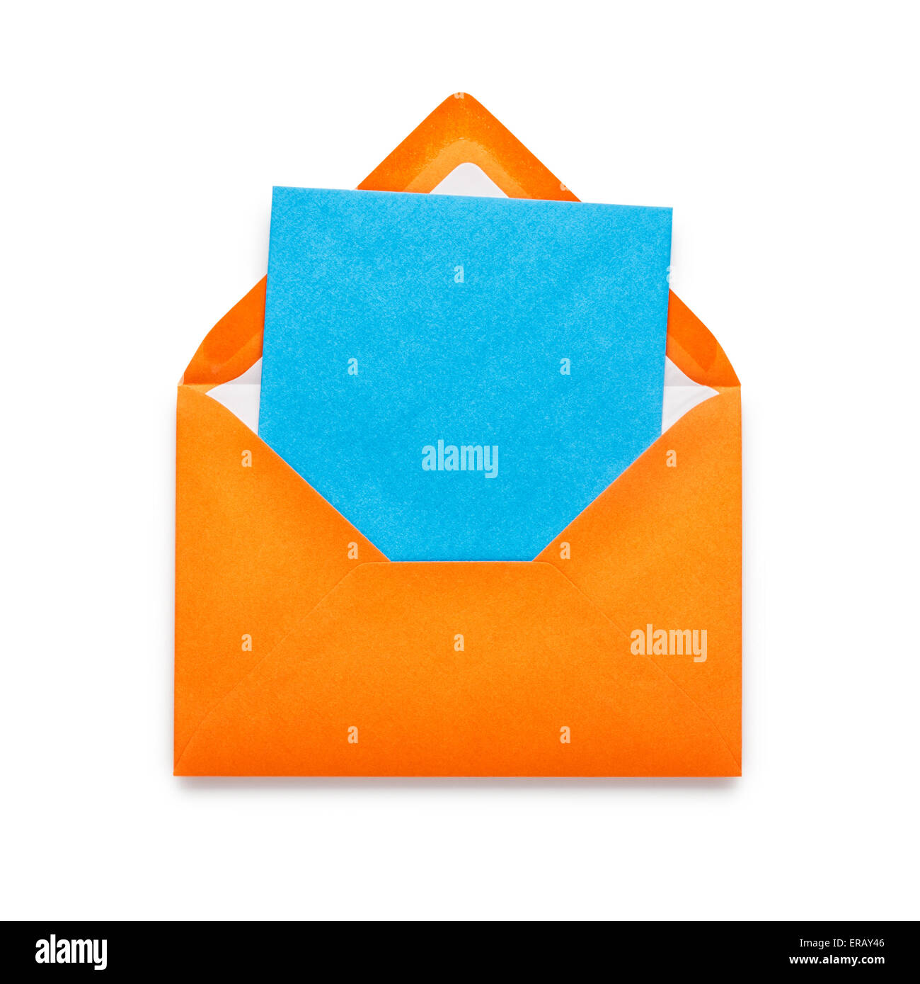 Enveloppe avec Carte Bleu Orange isolé sur fond blanc. Objet Avec clipping path Banque D'Images