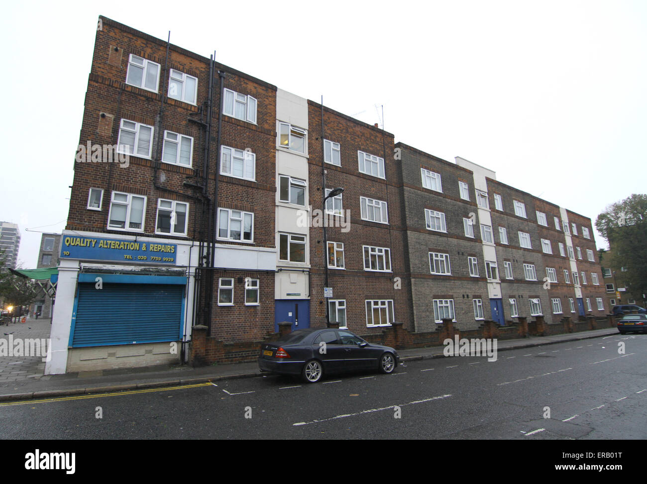 Vue générale de l'Ère Nouvelle Estate à Hoxton, East London. Edward Benyon qui ont acheté le domaine est à relever le montant de loyer du logement social à des montants exorbitants qui menace de rendre les locataires sans-abri. Comprend : Nouvelle Ère Estate Où : London, Royaume-Uni Quand : 26 novembre 2014 Crédit : Duval/WENN.com Banque D'Images